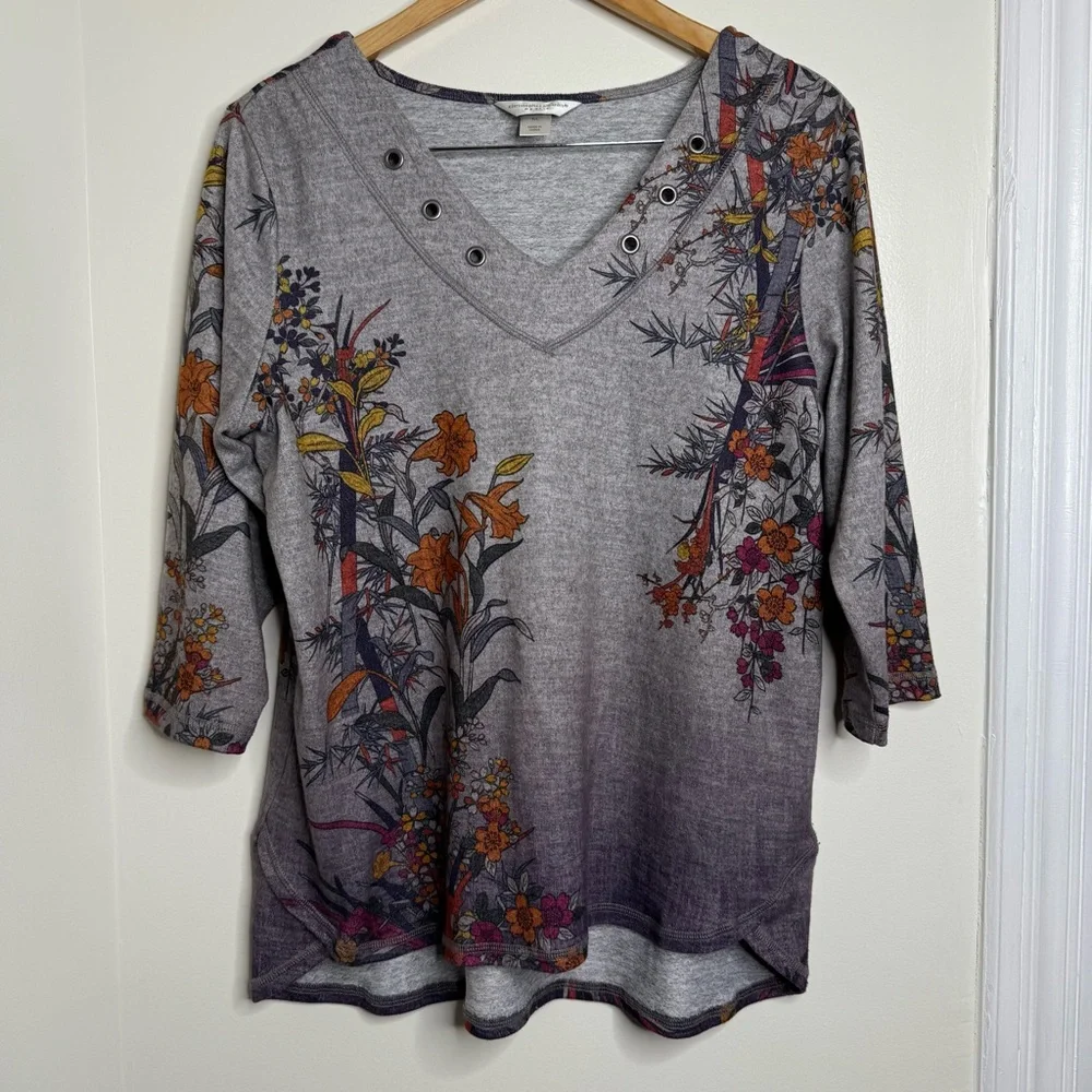 Christopher & Banks Petite Gray V Neck Top Women’s Large Petite Floral